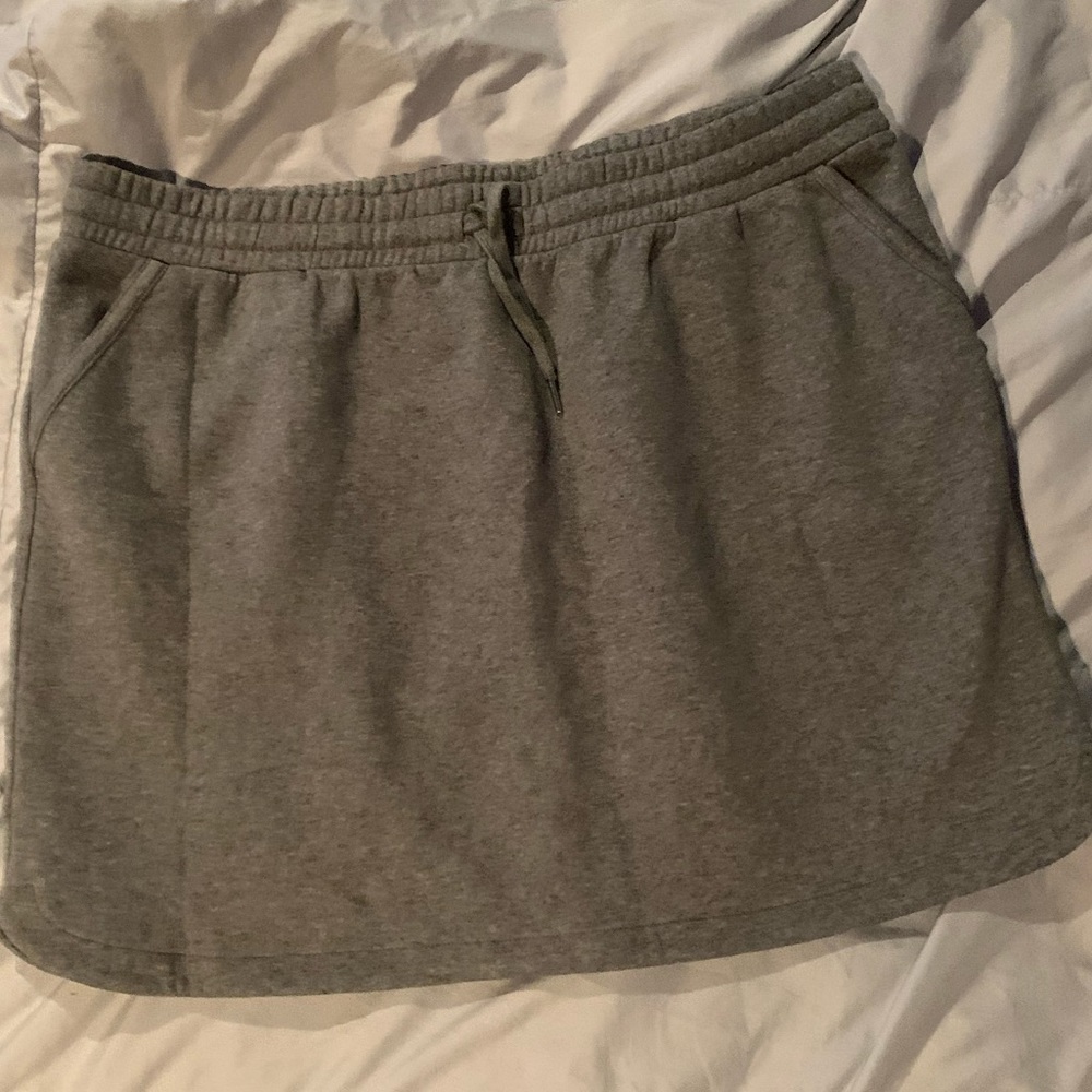 New w/o tags. gray skirt from Maurices, size XXL